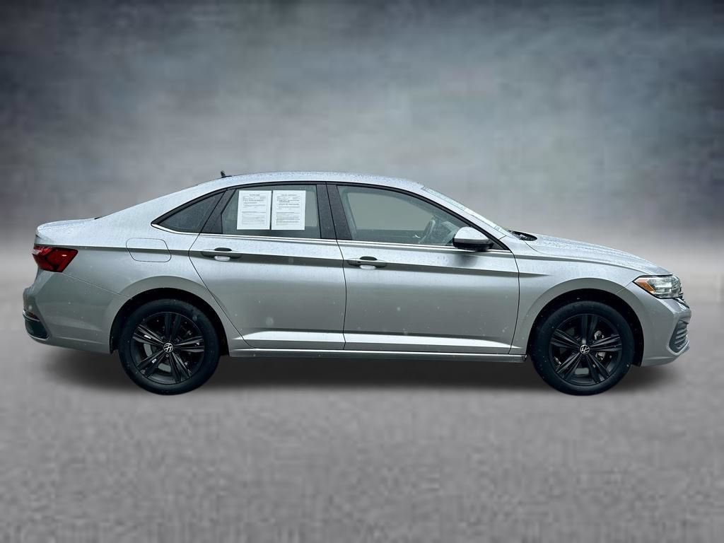 Used 2023 Volkswagen Jetta SE w/ Black Wheel Package FWD image 4