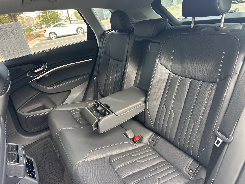 Used 2024 Audi Q8 e-tron Prestige image 61