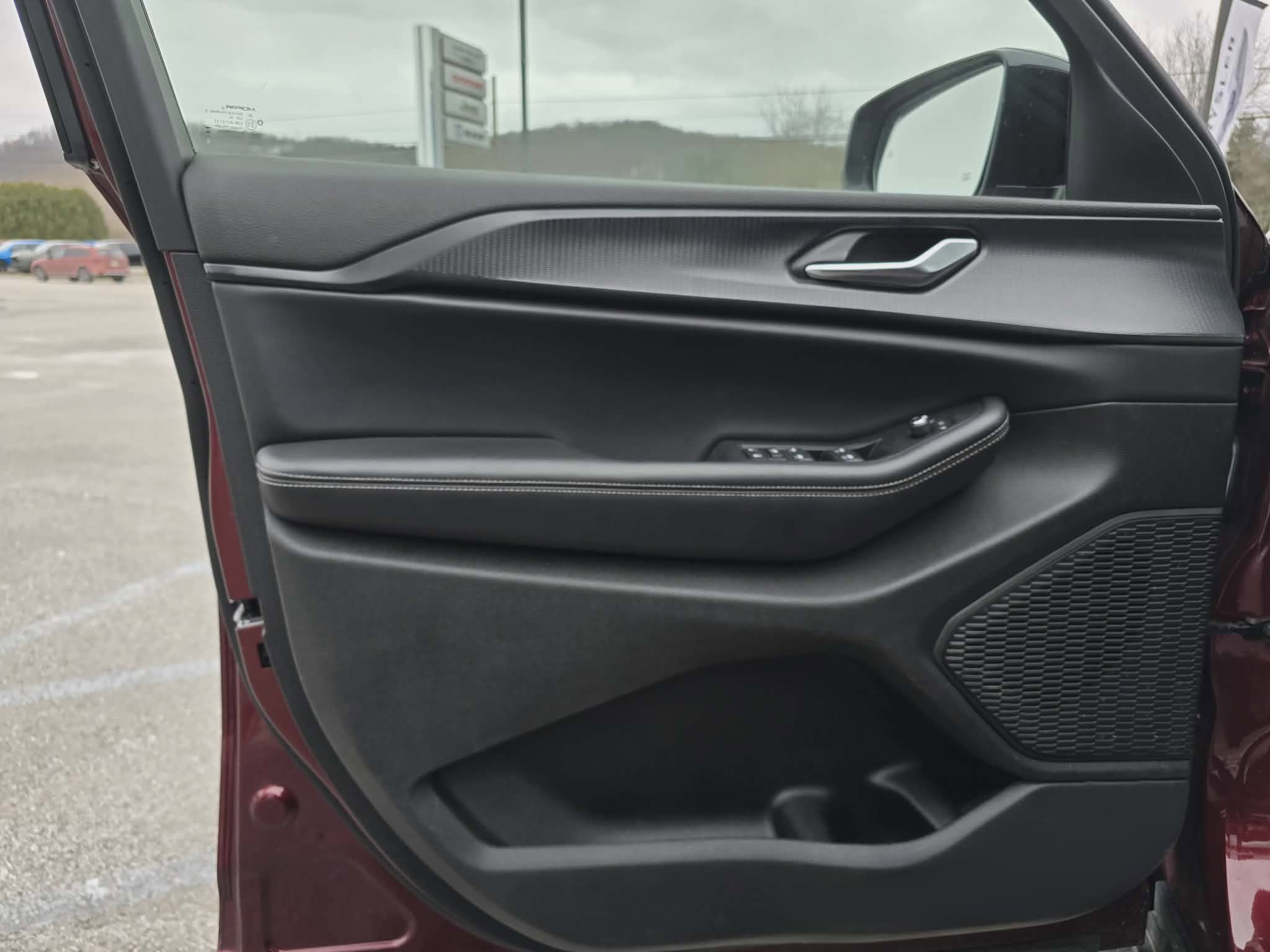 Used 2025 Jeep Grand Cherokee Altitude image 15