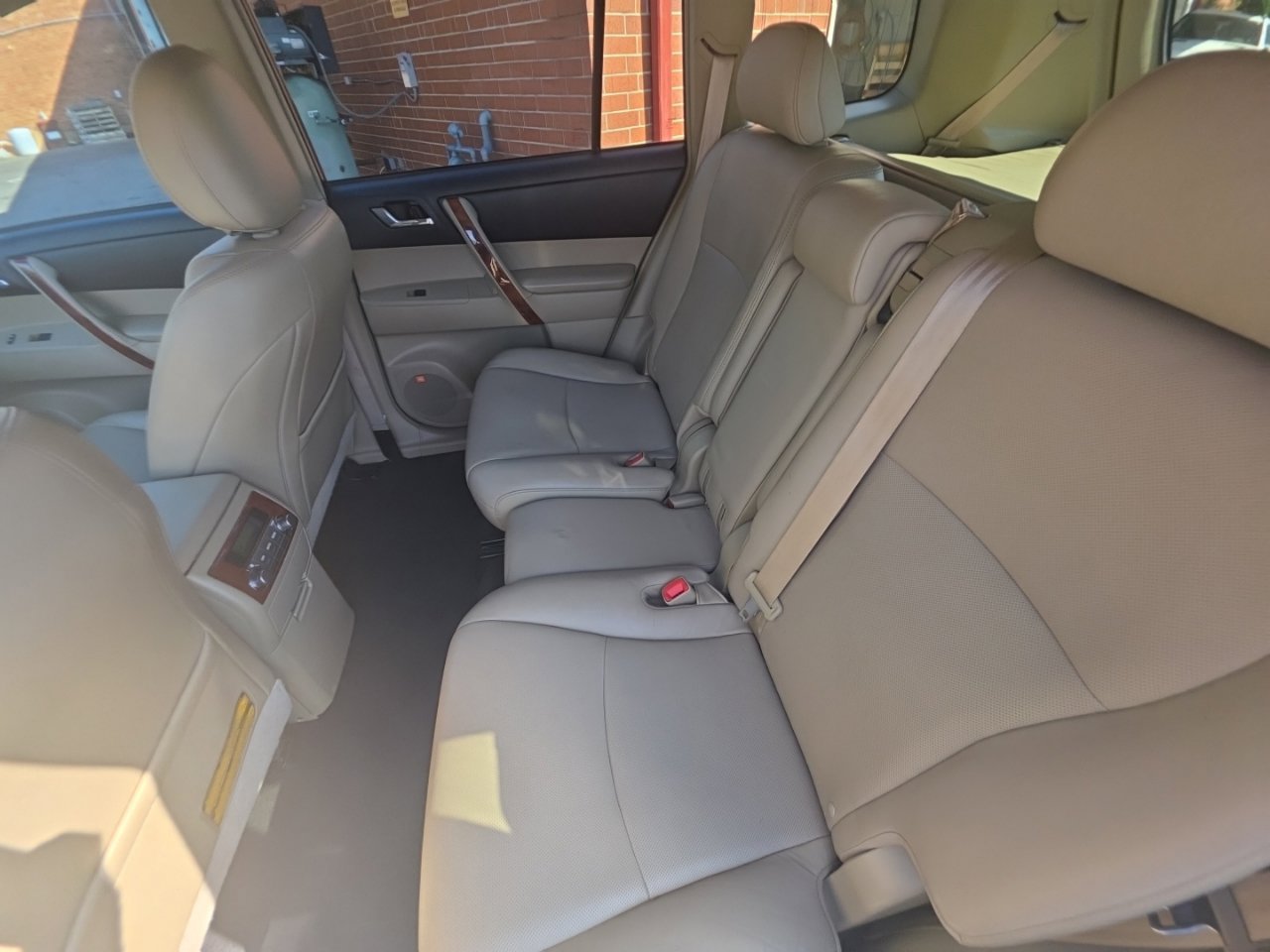 Used 2012 Toyota Highlander Limited w/ Tow Pkg AWD/4WD image 21