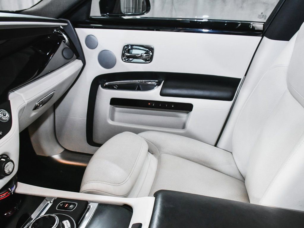 Used 2018 Rolls-Royce Ghost image 42
