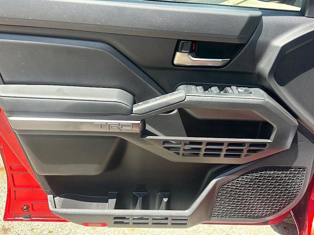 Certified 2025 Toyota Tacoma TRD Off-Road AWD/4WD image 14