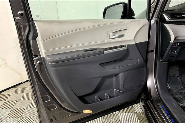 Used 2021 Toyota Sienna XLE image 23