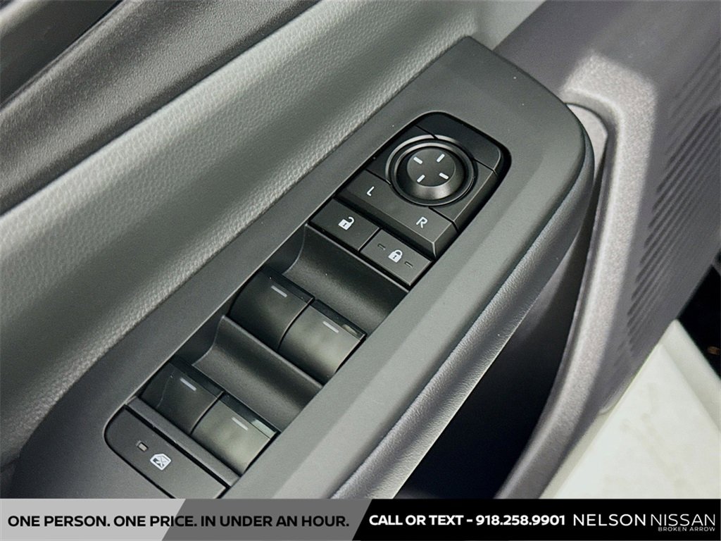 Used 2024 Toyota Prius LE image 18