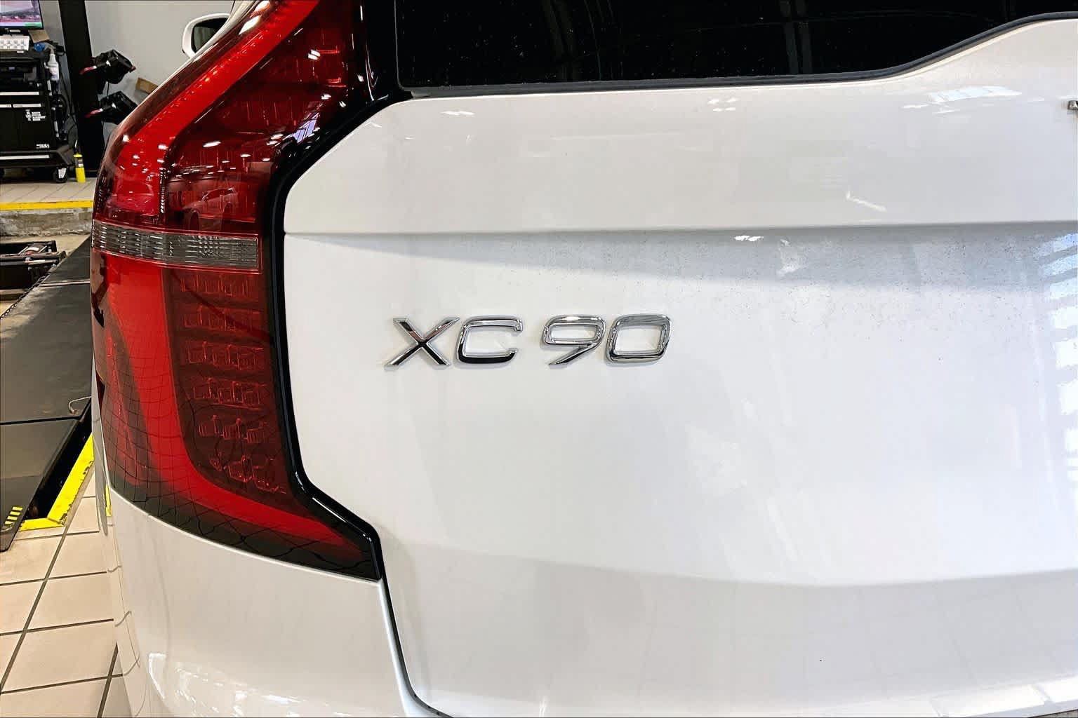 New 2026 Volvo XC90 B6 Plus w/ Protection Package Premier AWD/4WD image 6