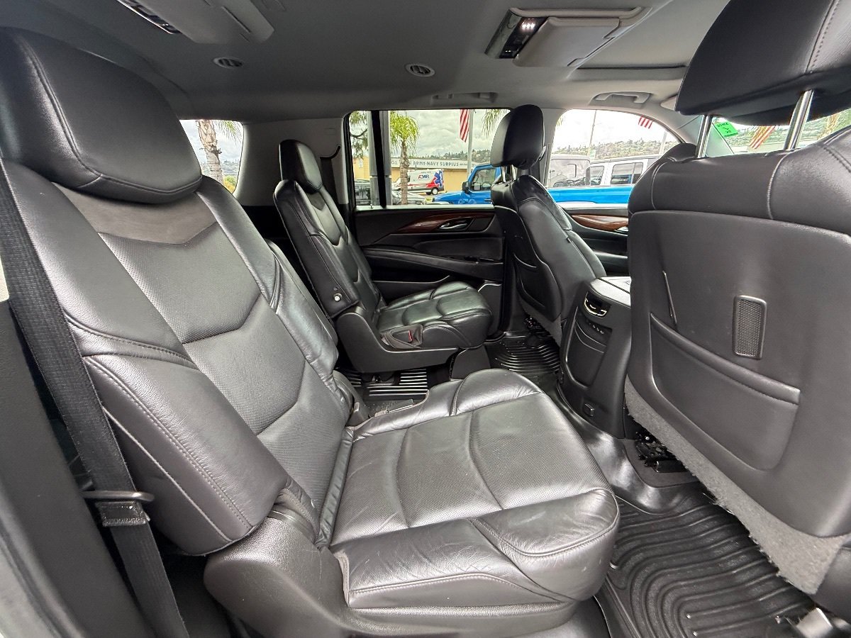 Used 2019 Cadillac Escalade ESV Premium Luxury AWD/4WD image 21