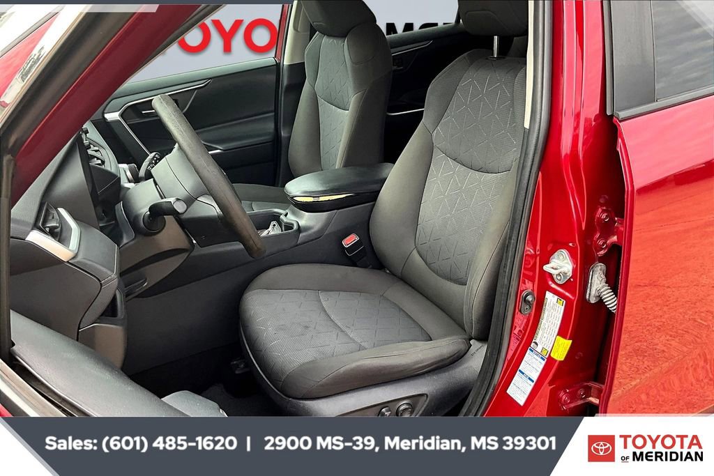Used 2022 Toyota RAV4 XLE image 18
