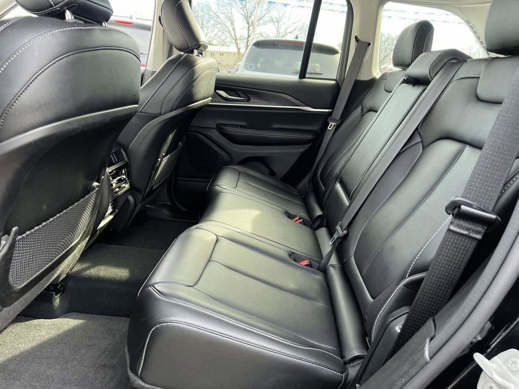 Certified 2024 Jeep Grand Cherokee Limited w/ Black Appearance Package image 14