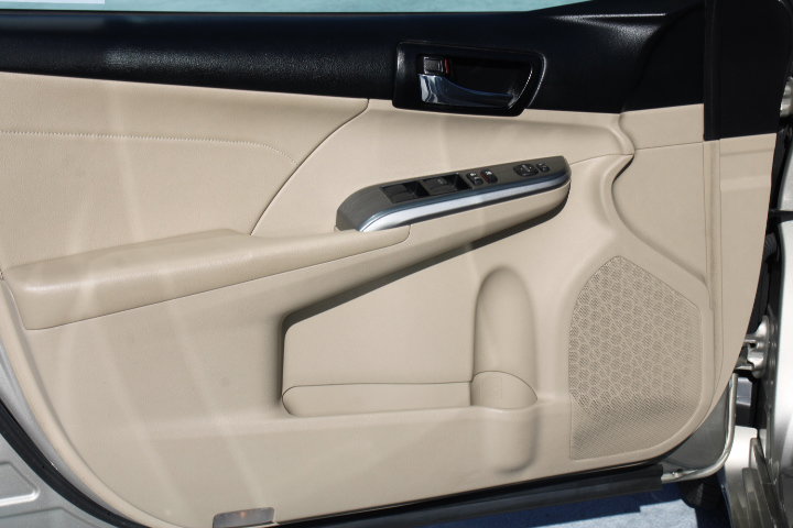 Used 2014 Toyota Camry XLE w/ Leather Package image 10