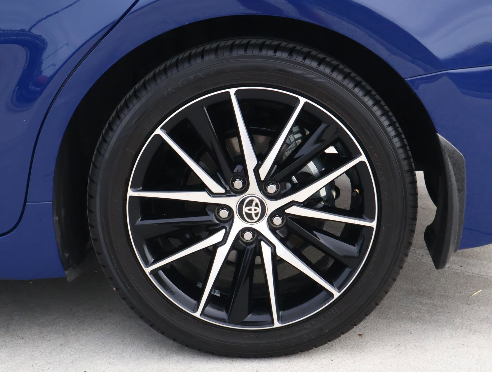 Used 2024 Toyota Camry SE image 9