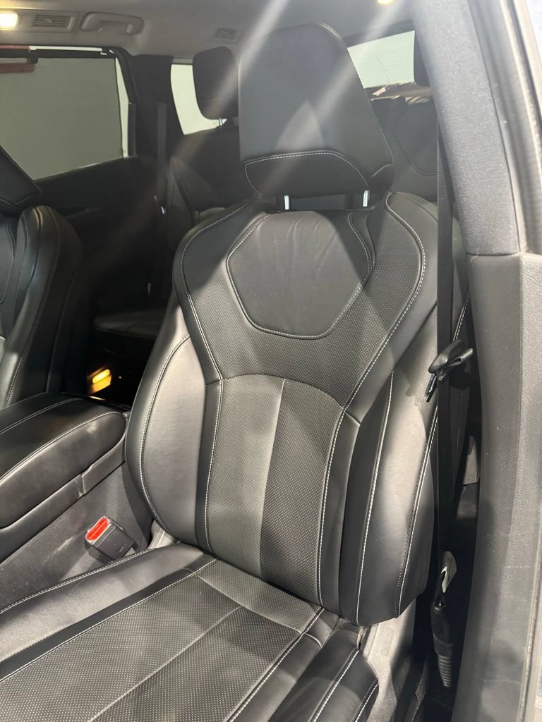 Used 2023 INFINITI QX60 Sensory w/ Cargo Package AWD/4WD image 12