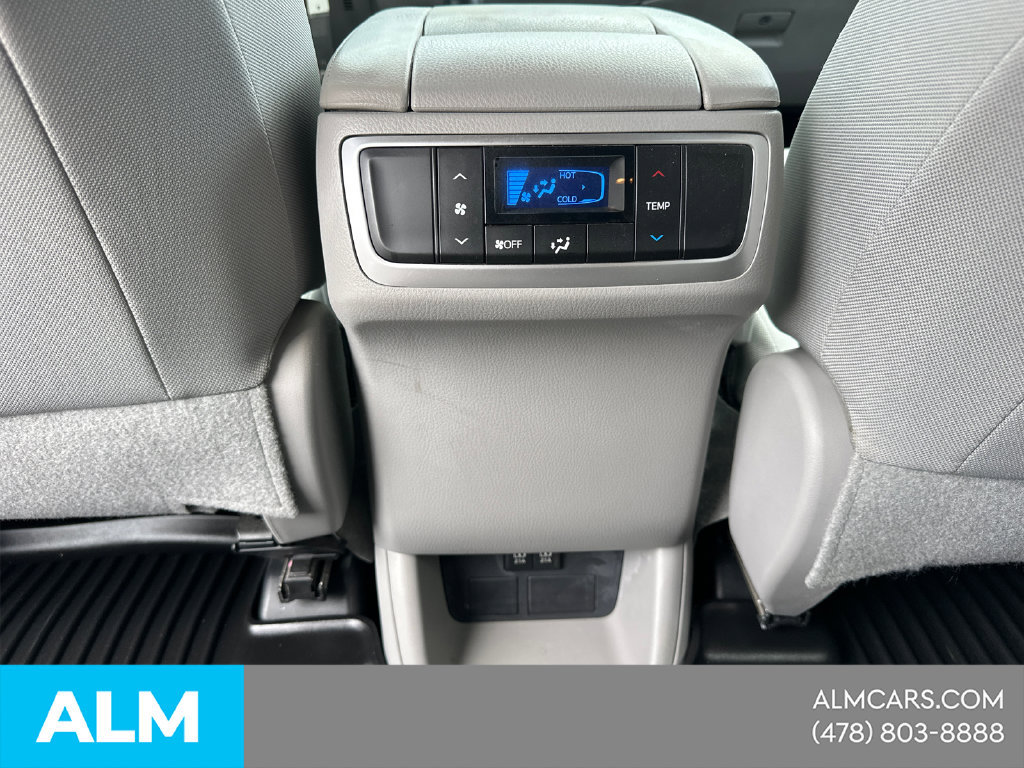 Used 2018 Toyota Highlander LE FWD image 24