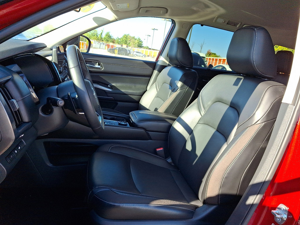 Used 2023 Nissan Pathfinder SL image 24