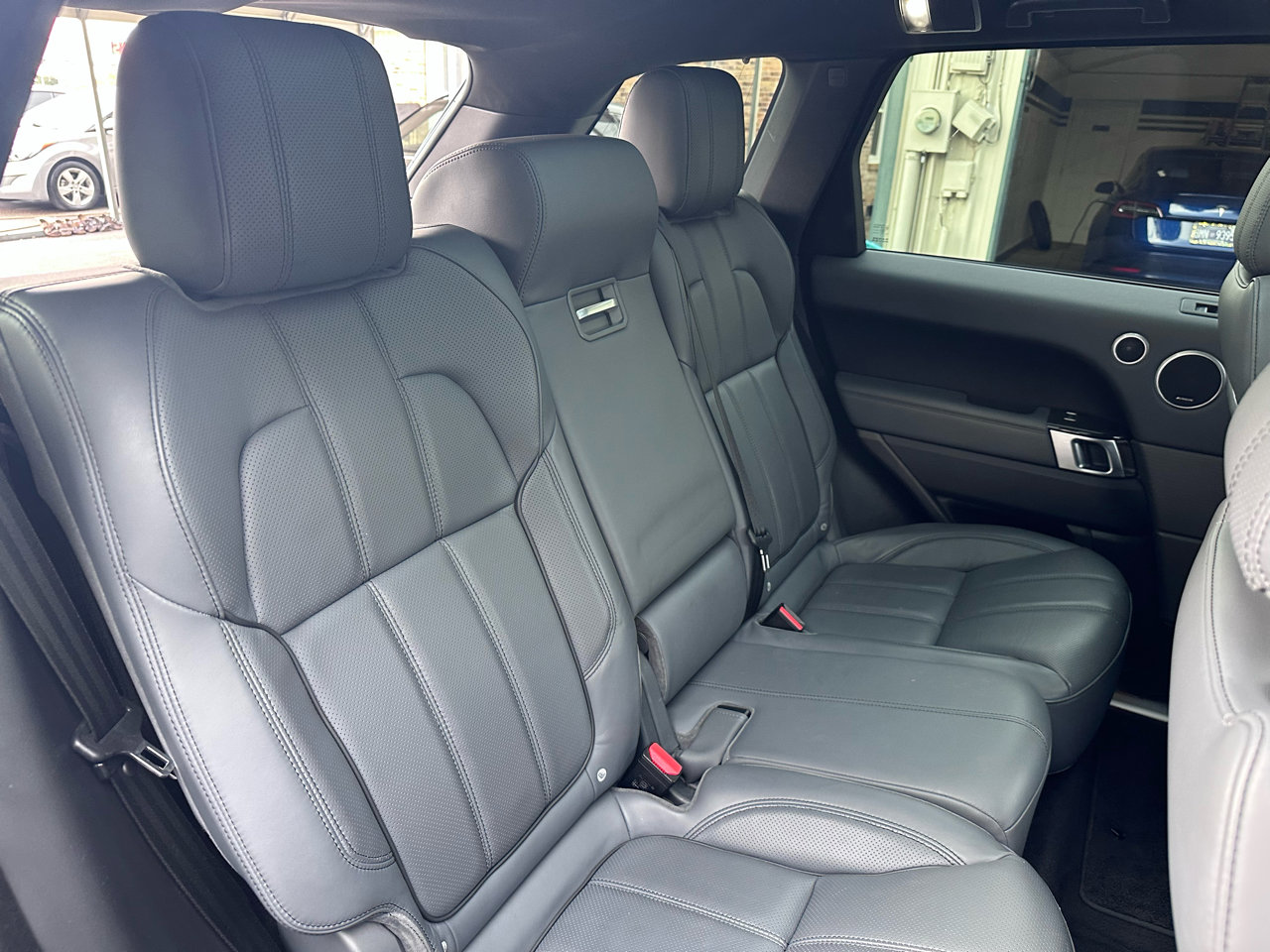 Used 2015 Land Rover Range Rover Sport HSE image 21