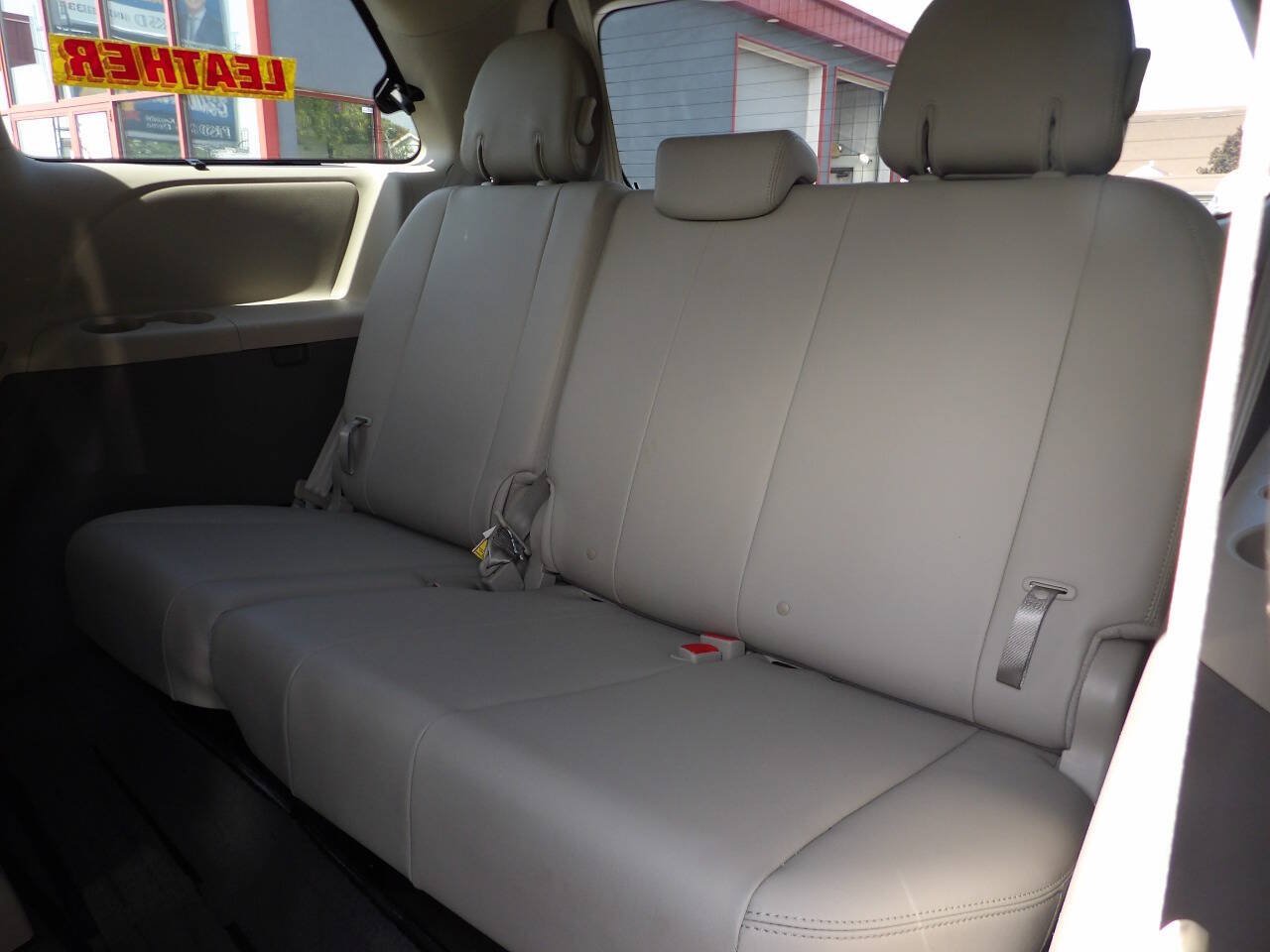 Used 2012 Toyota Sienna XLE FWD image 11