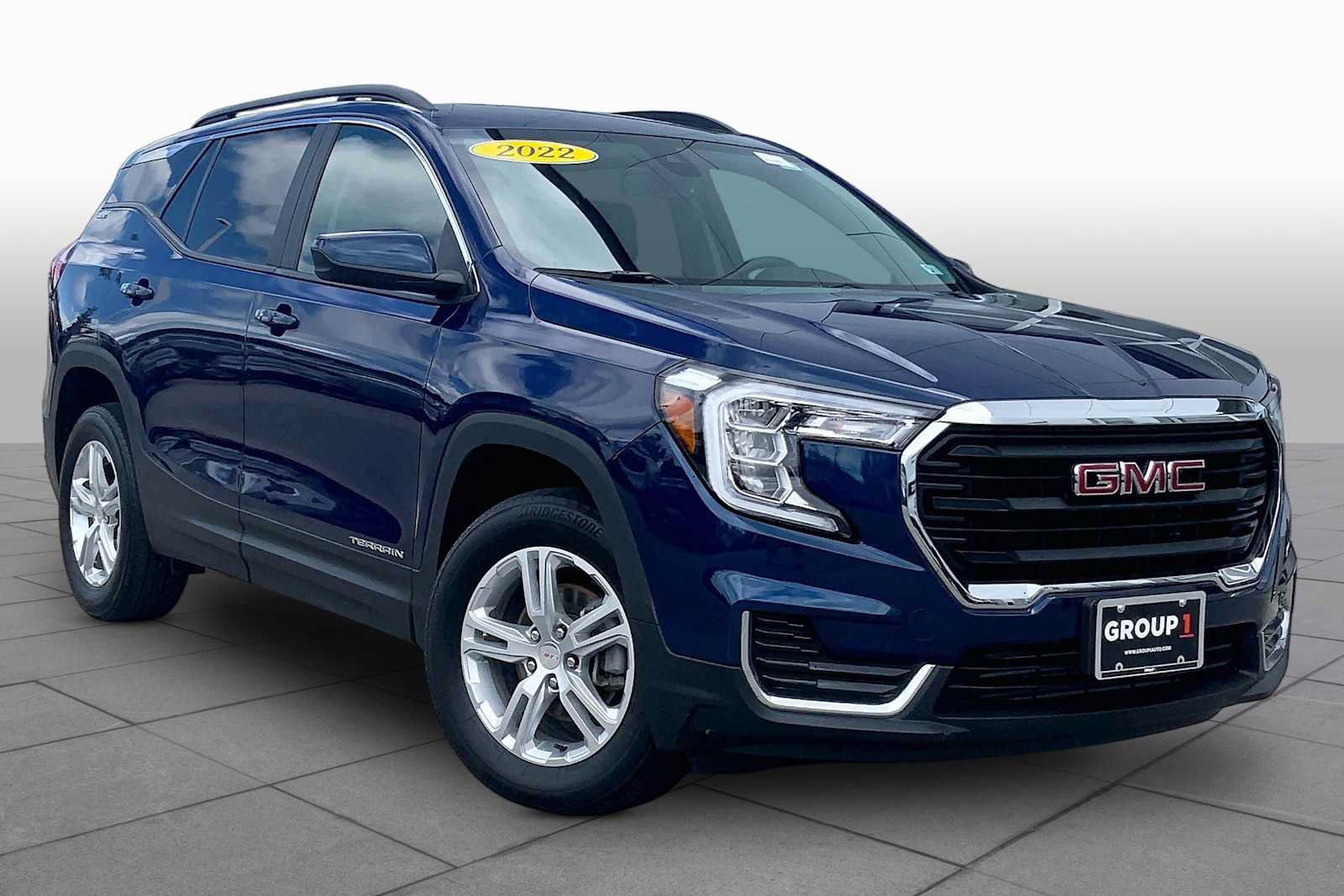 Used 2022 GMC Terrain SLE w/ Driver Convenience Package AWD/4WD image 3