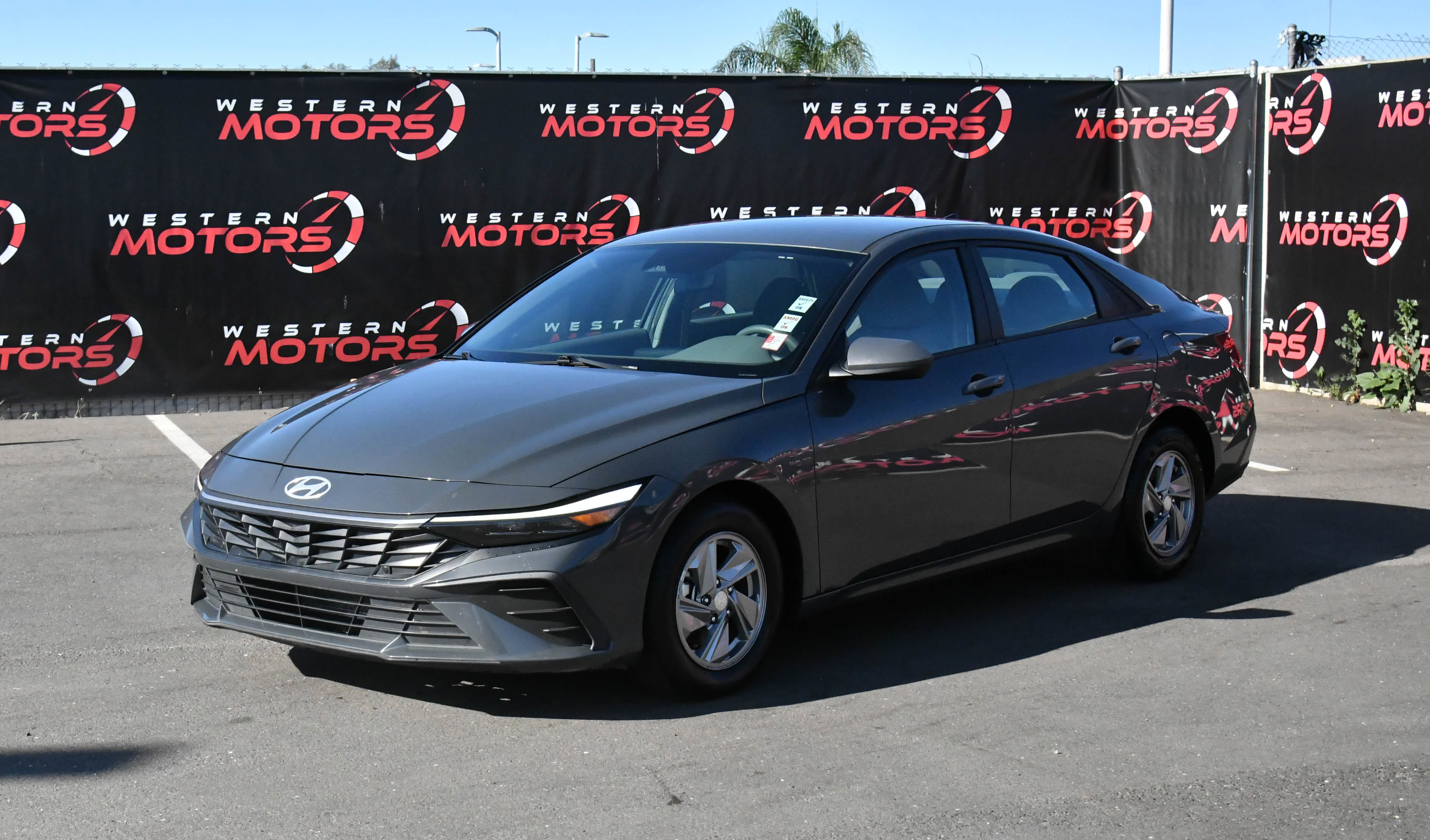 Used 2024 Hyundai Elantra SE FWD image 3