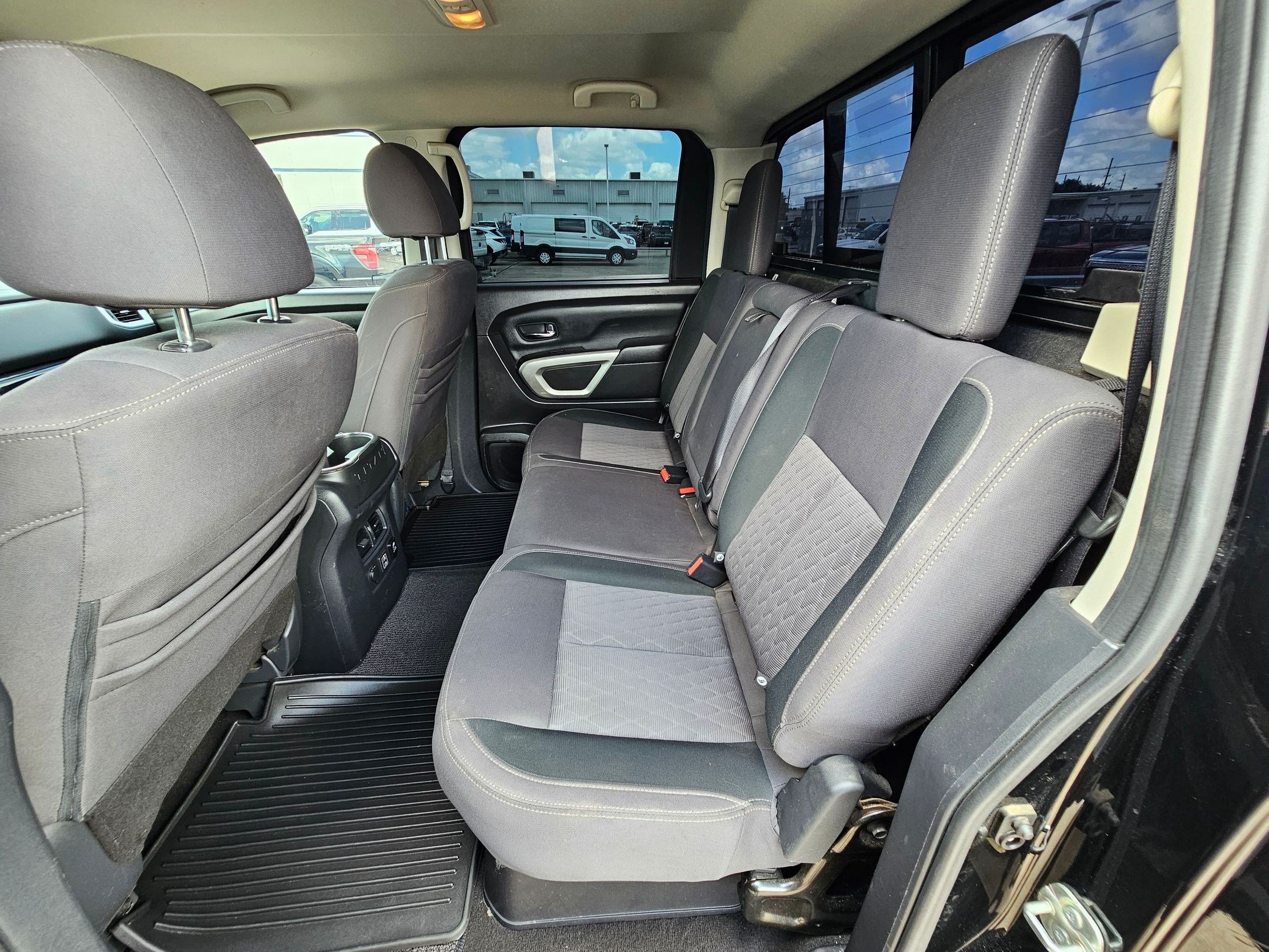 Used 2020 Nissan Titan SV w/ SV Convenience Package RWD image 27
