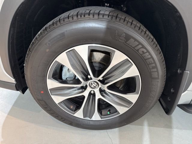 New 2025 Toyota Highlander XLE image 5