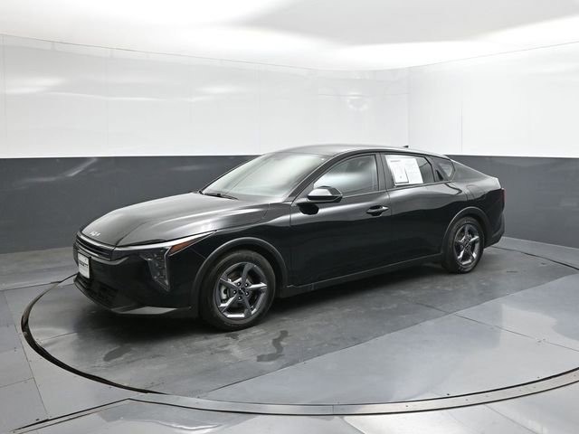 Used 2025 Kia K4 LXS image 1