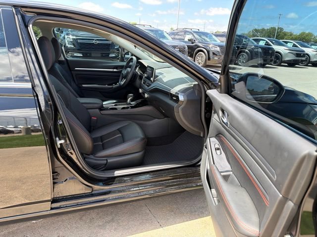 Used 2023 Nissan Altima 2.5 SR AWD/4WD image 21