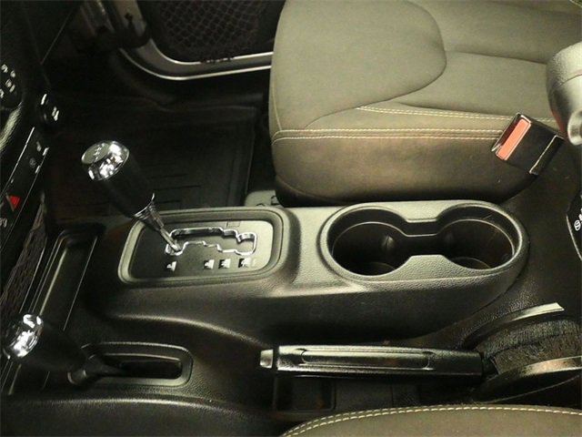 Used 2017 Jeep Wrangler Unlimited Rubicon w/ Connectivity Group image 14