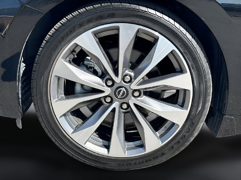 Used 2023 Nissan Maxima Platinum w/ Sport Mat Group FWD image 32