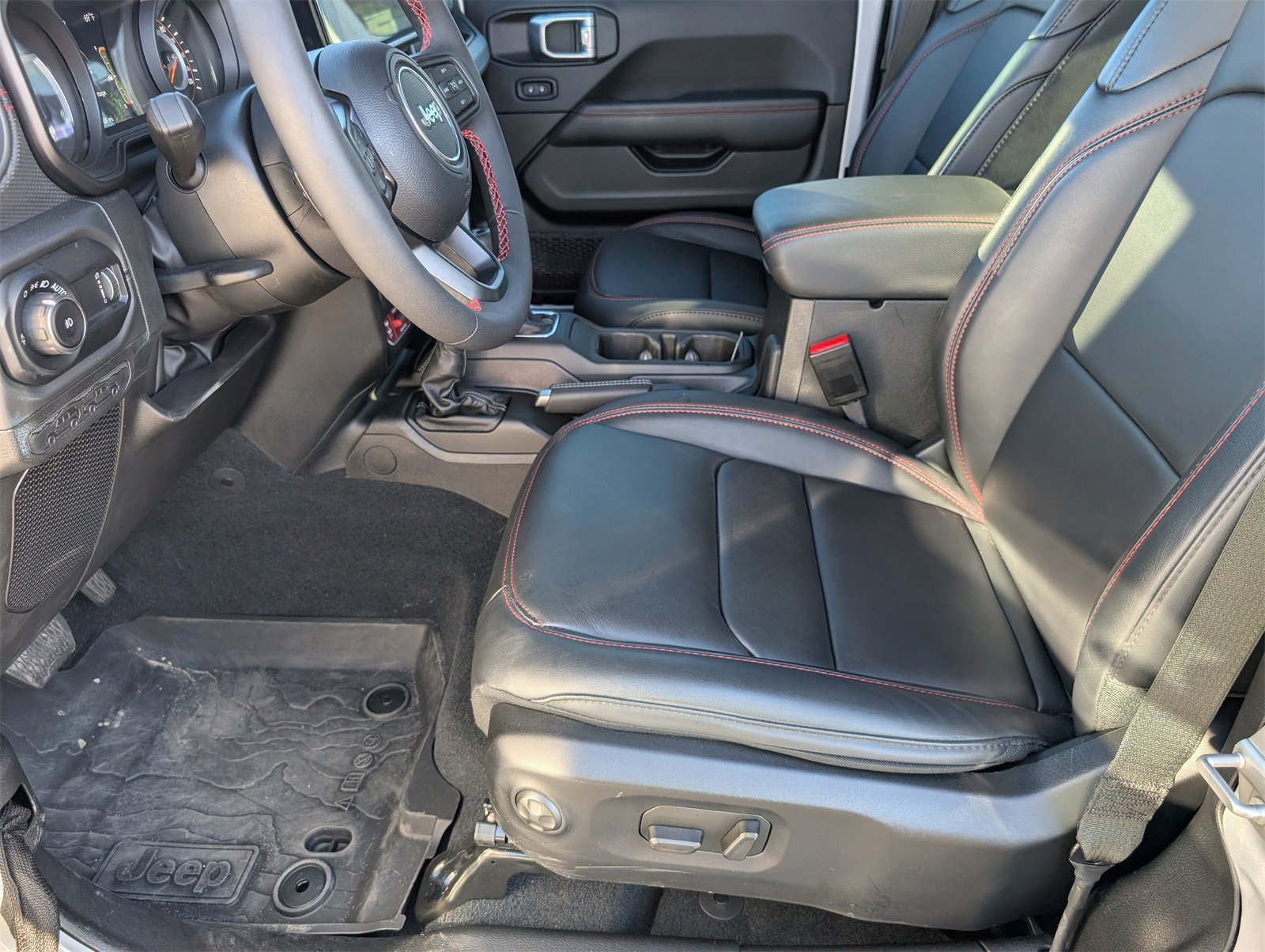 Used 2024 Jeep Wrangler Rubicon image 15