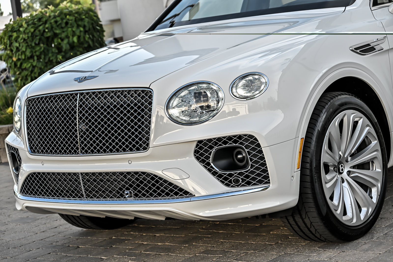 Certified 2023 Bentley Bentayga AWD/4WD image 6