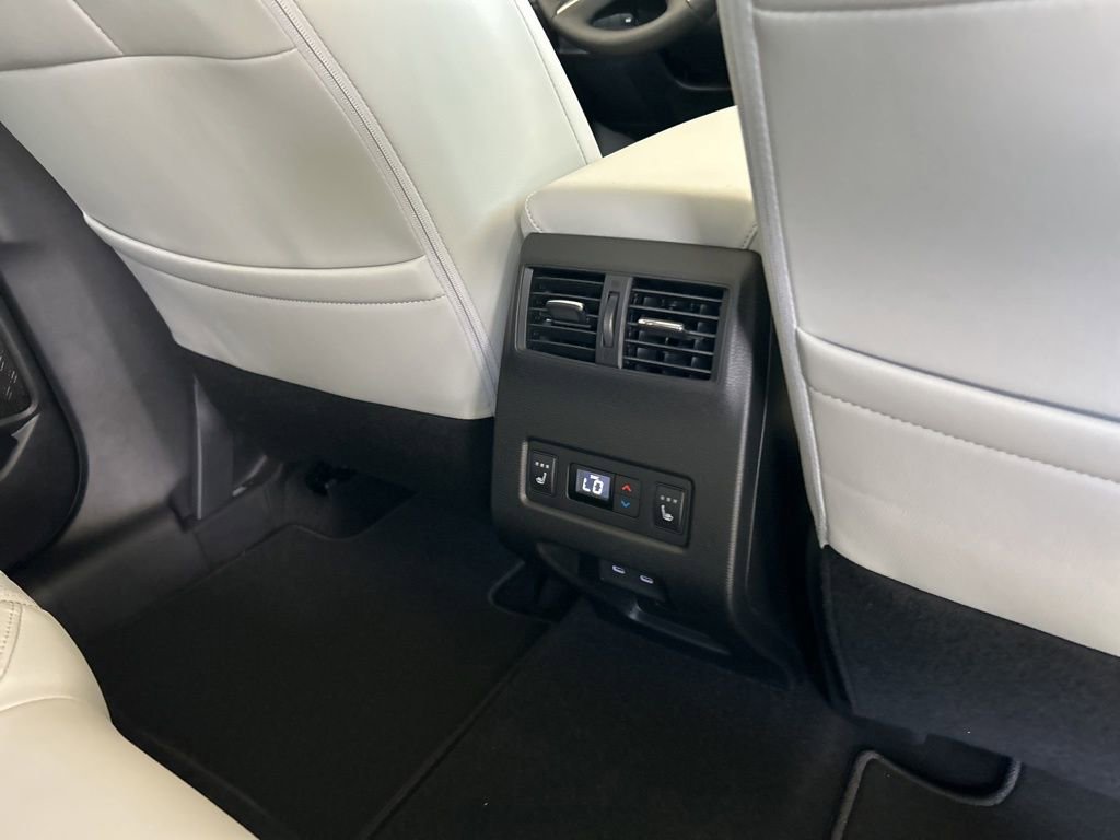 New 2025 Mitsubishi Outlander SEL image 27