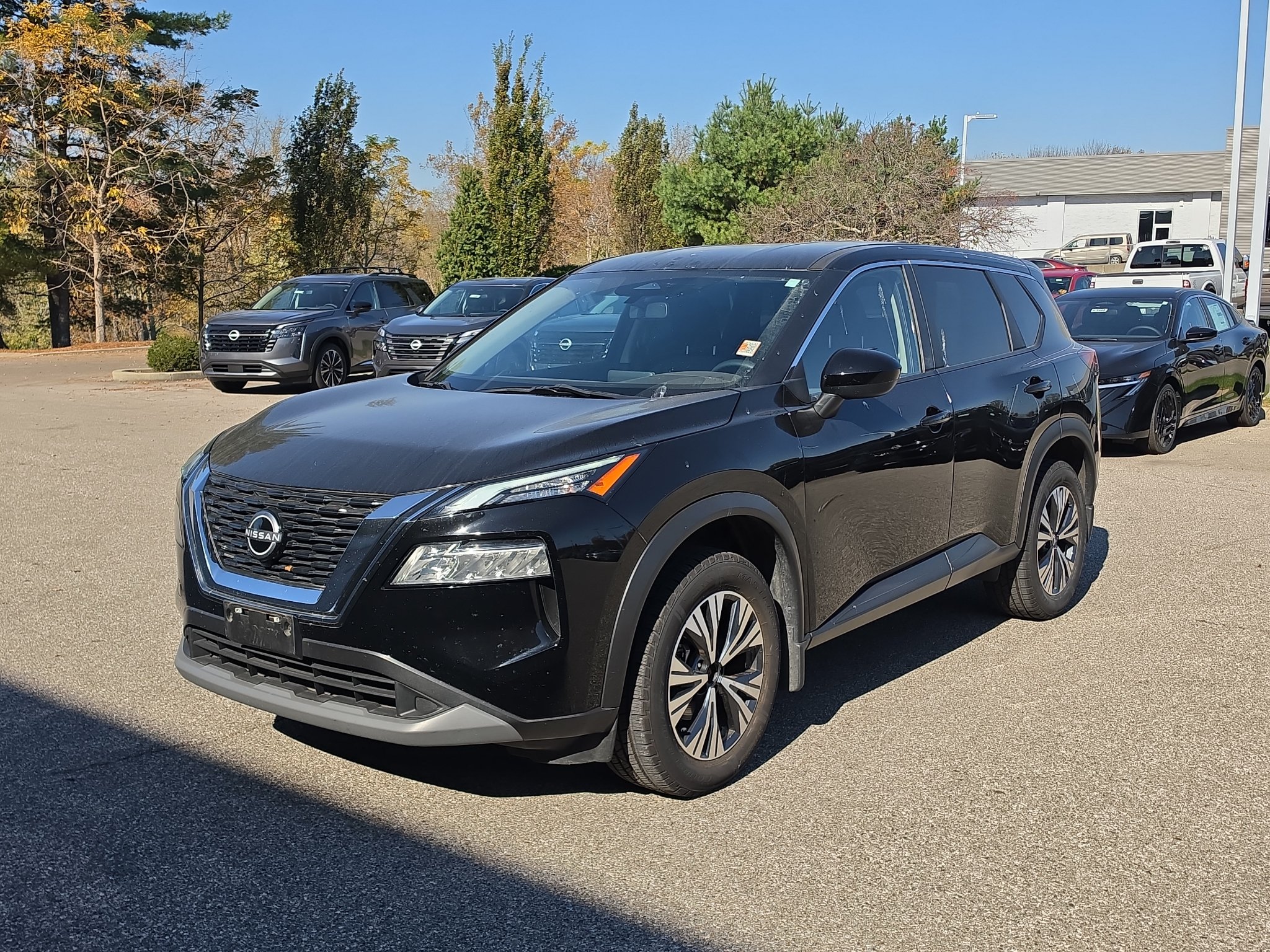 Used 2023 Nissan Rogue SV AWD/4WD image 3