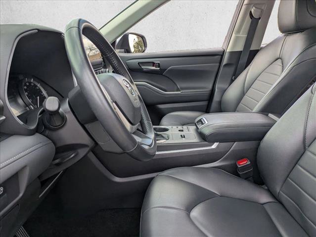 Certified 2024 Toyota Highlander XLE image 16