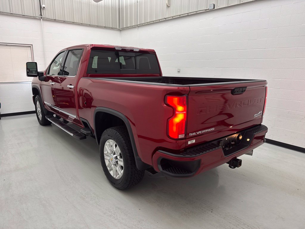 Used 2025 Chevrolet Silverado 2500 High Country w/ High Country Premium Package AWD/4WD image 4