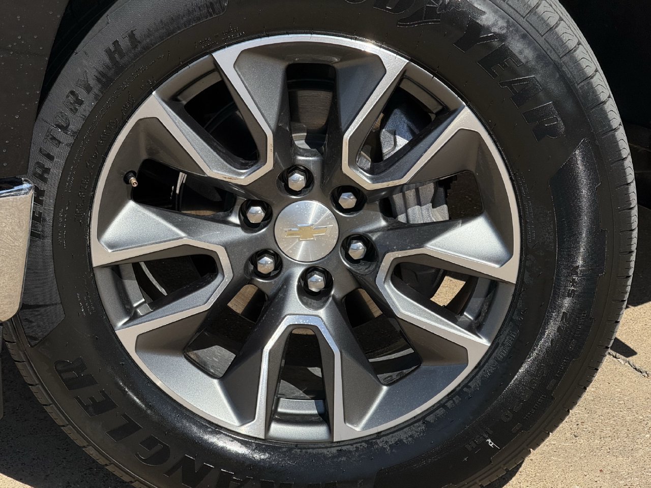 Used 2023 Chevrolet Silverado 1500 LT AWD/4WD image 9