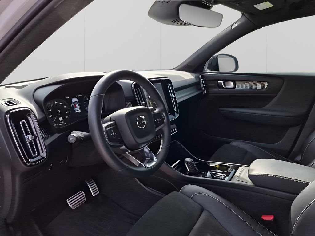 Used 2022 Volvo XC40 T5 R-Design w/ Advanced Package AWD/4WD image 29