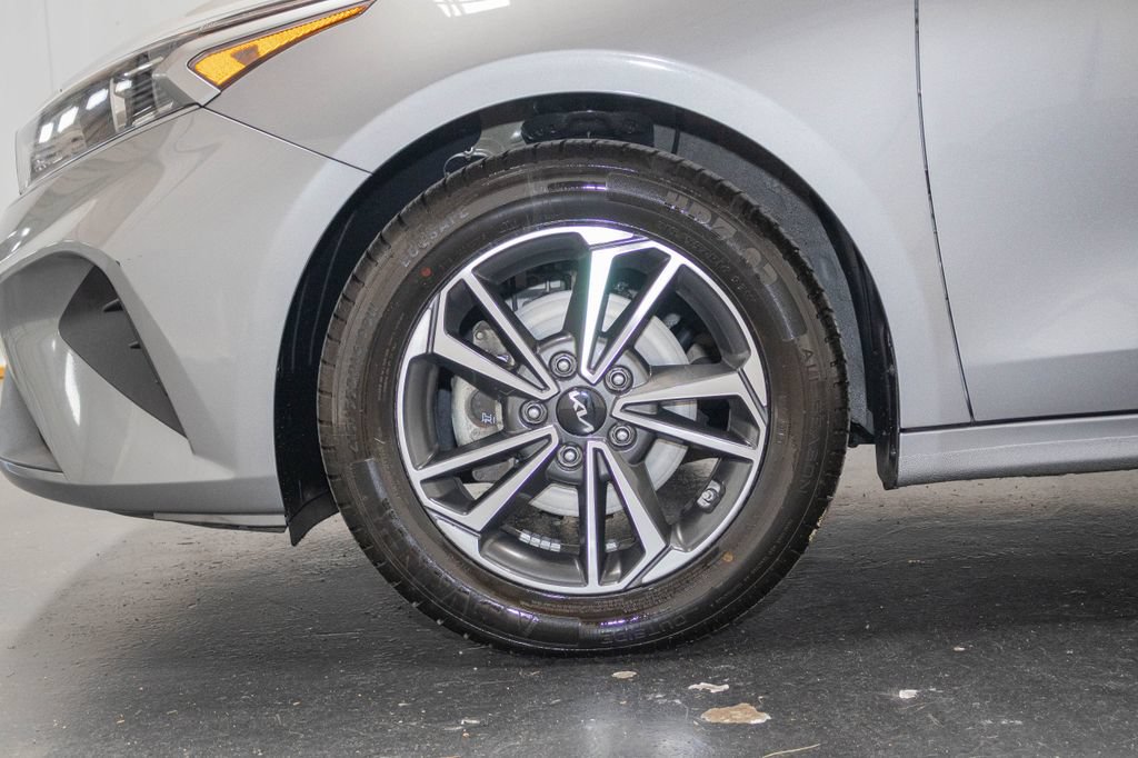 Used 2023 Kia Forte LXS w/ LXS Technology Package FWD image 8