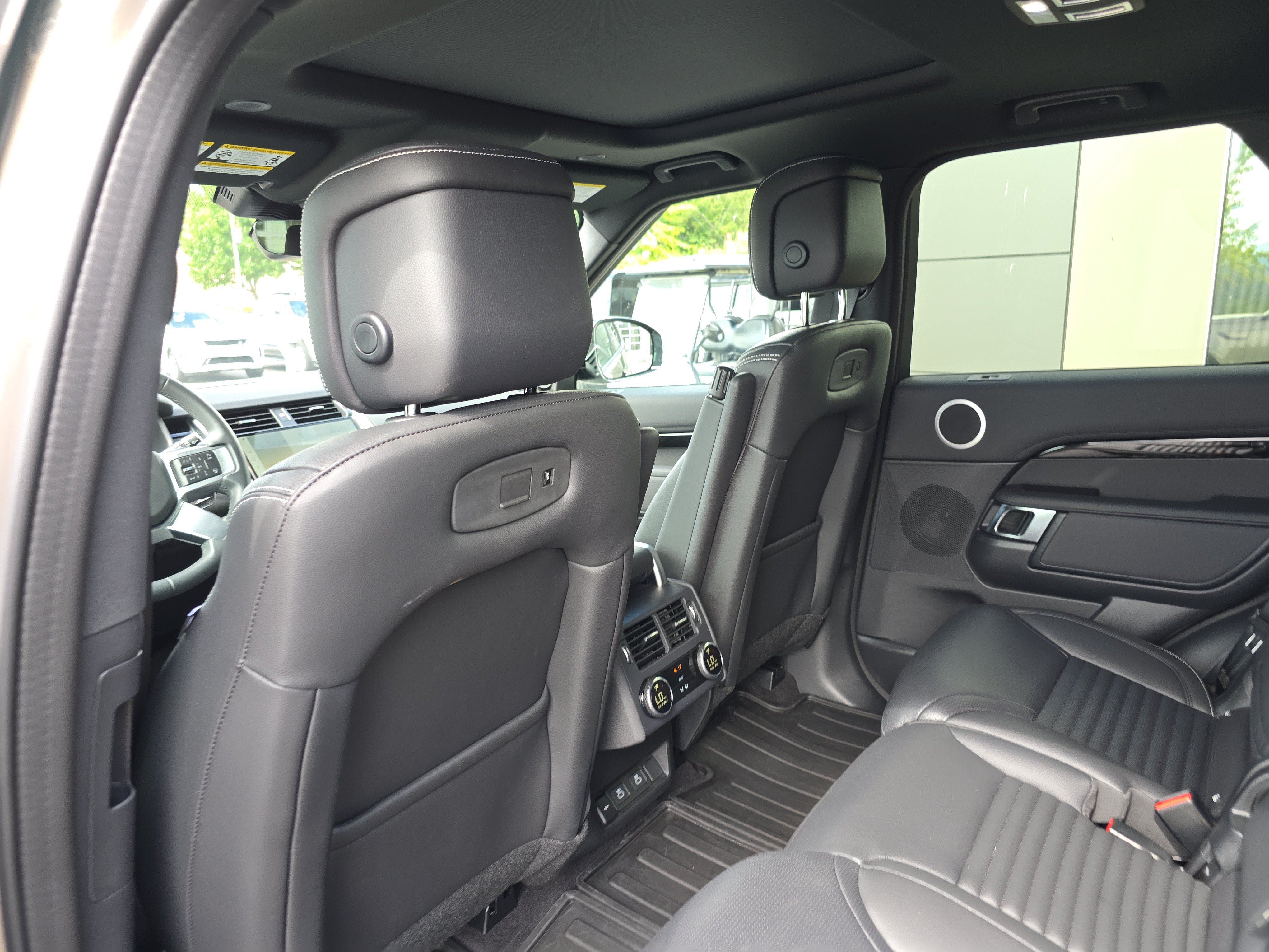 Certified 2025 Land Rover Discovery S AWD/4WD image 18