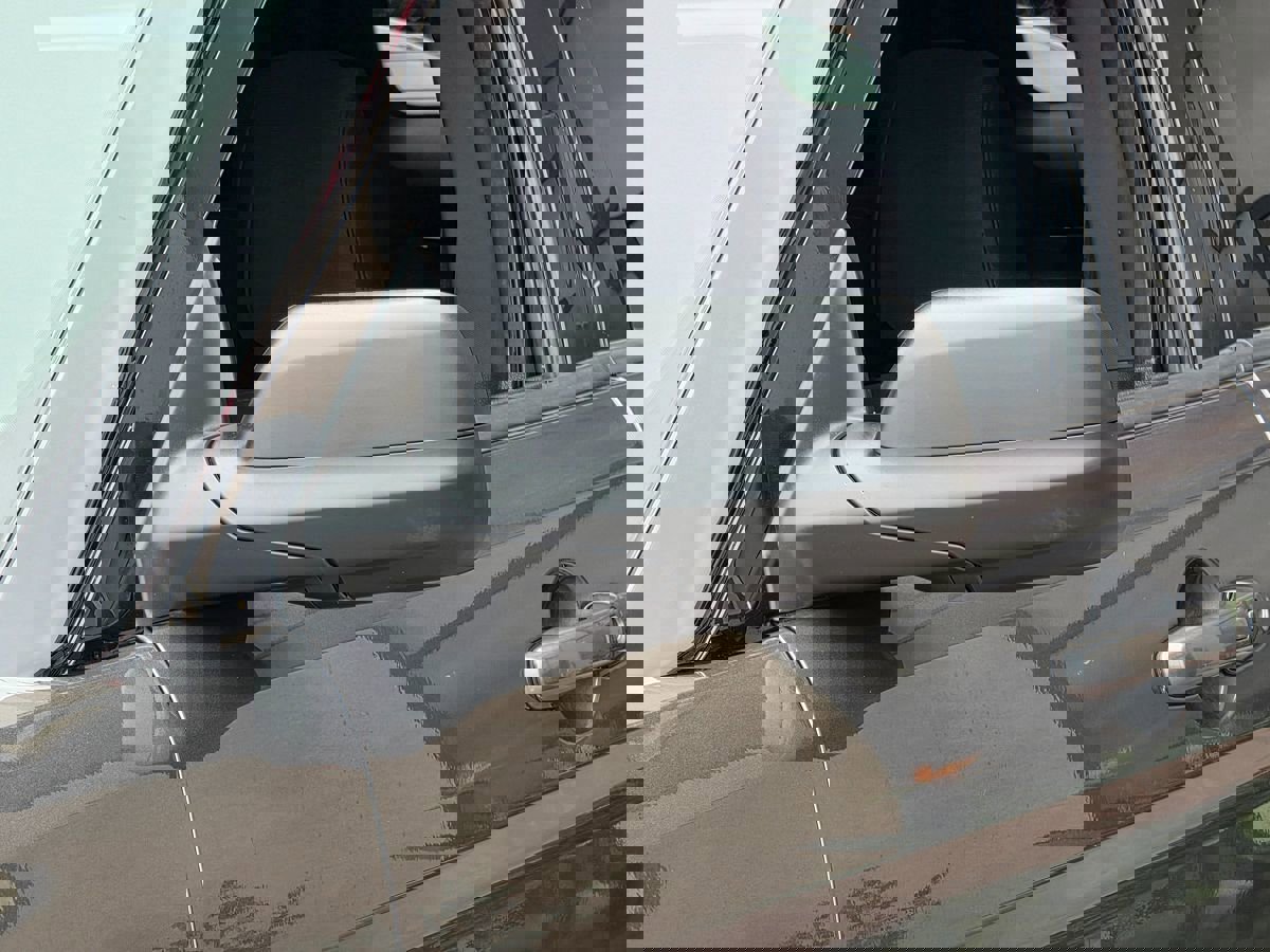 Used 2019 Ford Explorer XLT image 10