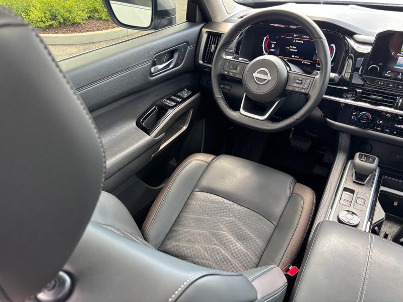 Used 2025 Nissan Pathfinder Platinum w/ Cargo Package AWD/4WD image 13