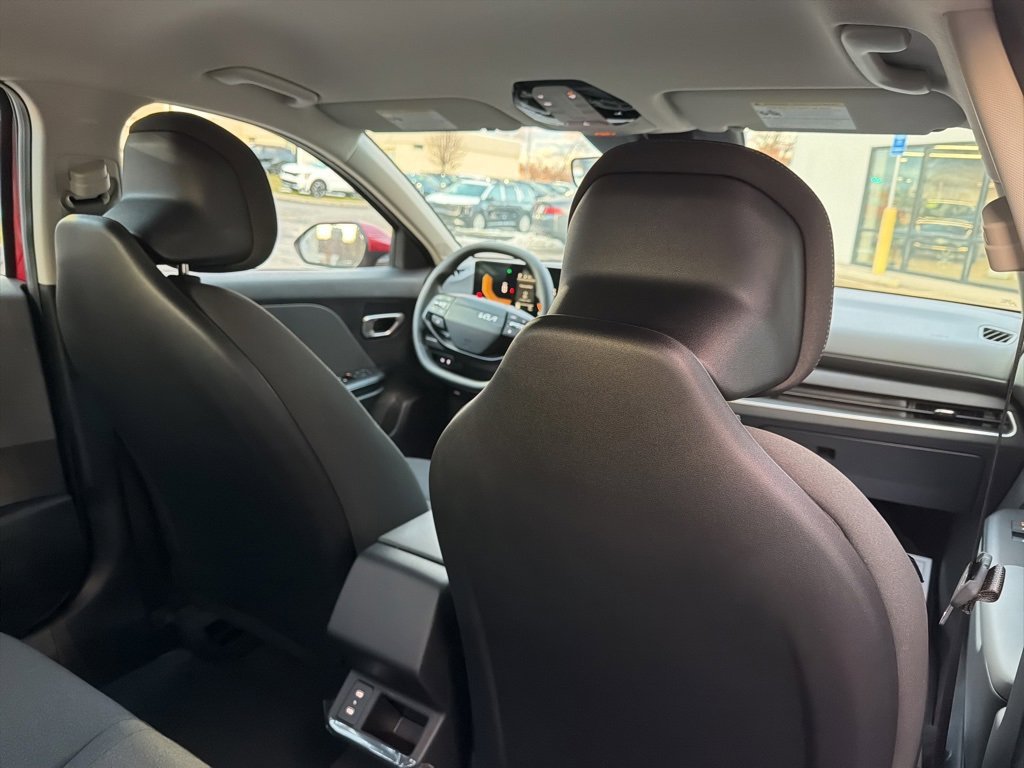 New 2025 Kia K4 LXS image 17