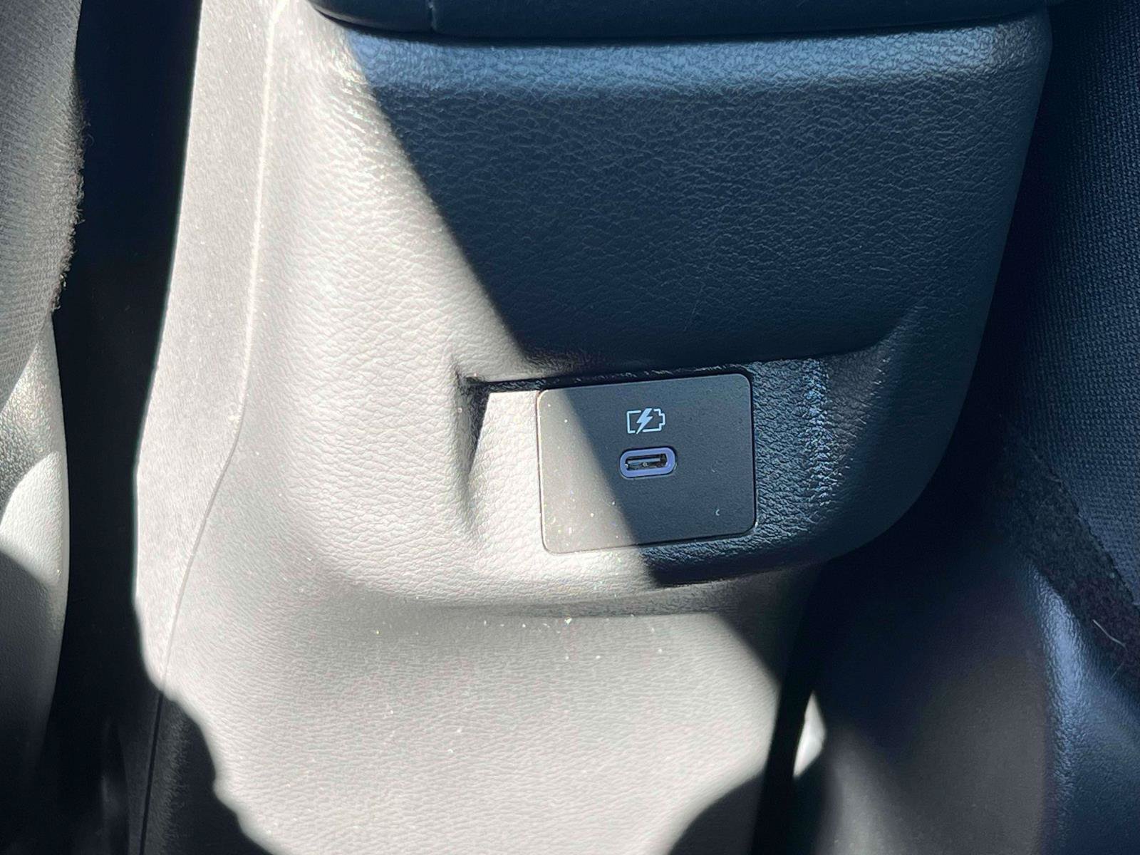Used 2025 Nissan Versa SV FWD image 22