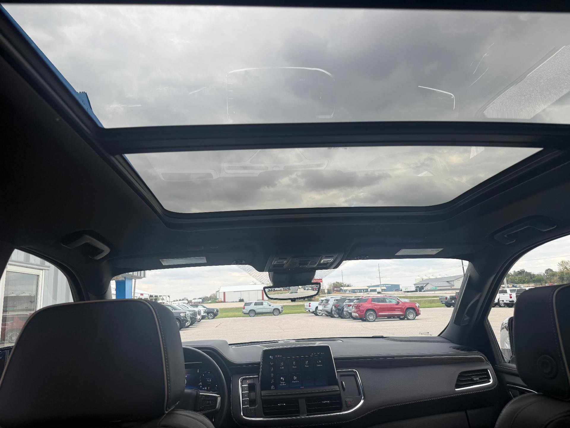 Used 2024 Chevrolet Tahoe Premier w/ Premium Package image 17