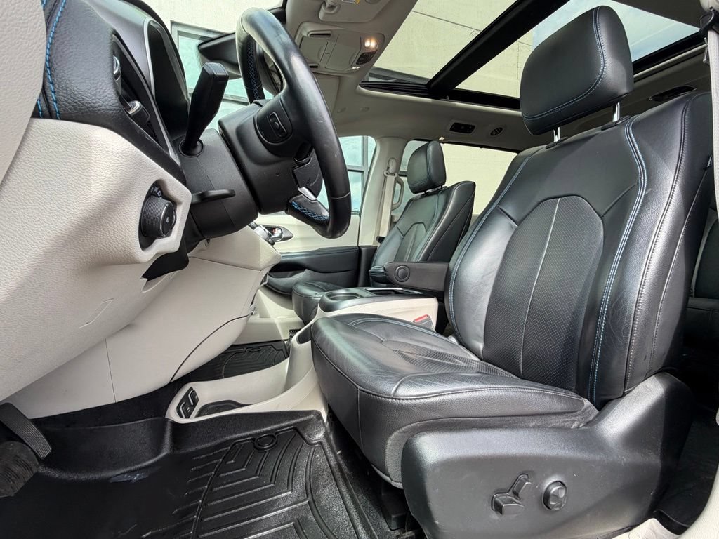 Used 2021 Chrysler Pacifica Touring-L w/ Uconnect Theater Family Group FWD image 6