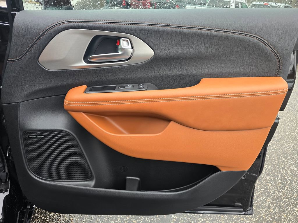New 2026 Chrysler Pacifica Pinnacle image 37