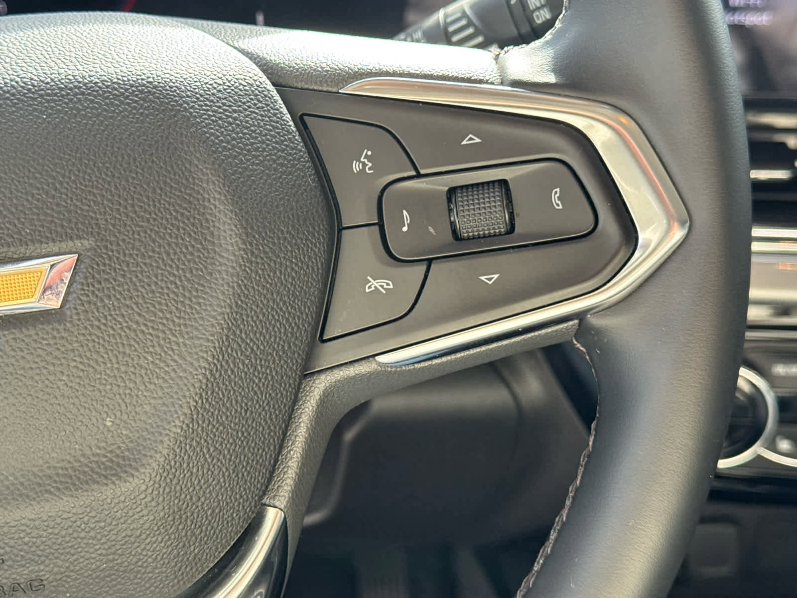 Certified 2025 Chevrolet Trax LT w/ LT Convenience Package image 14