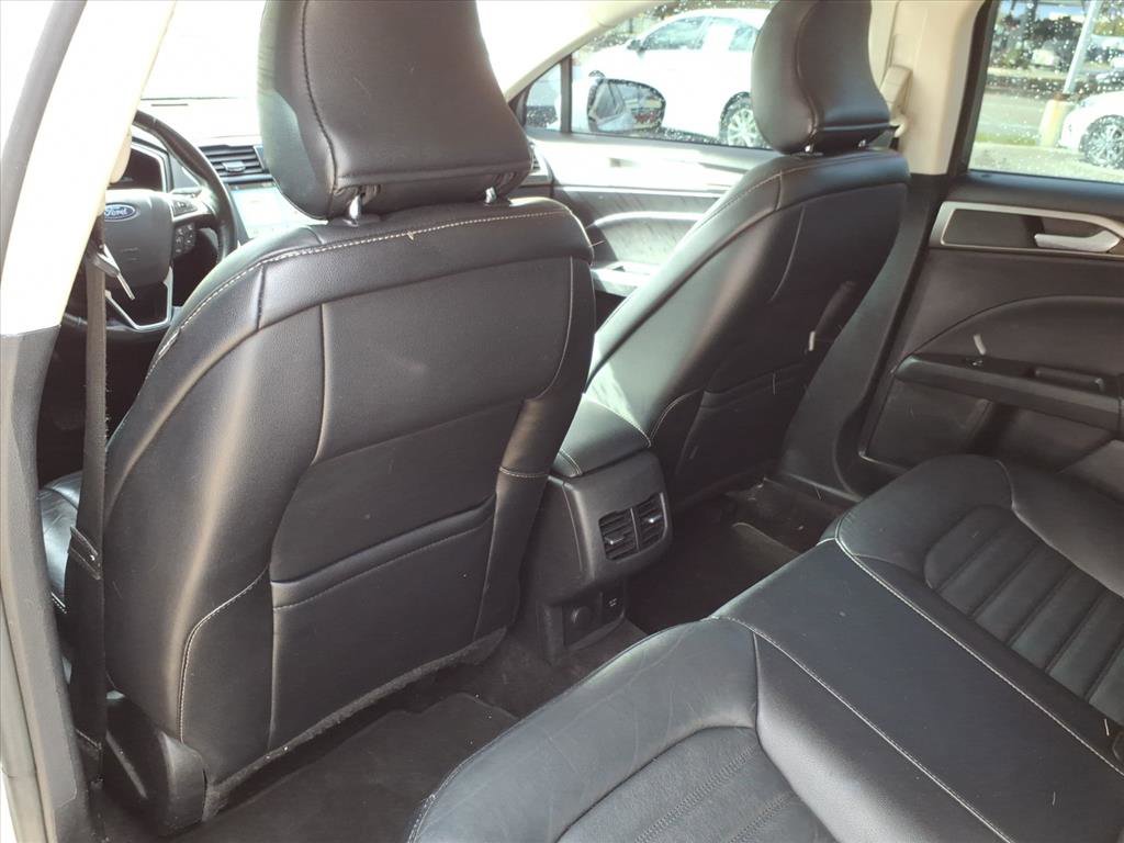 Used 2017 Ford Fusion SE w/ Equipment Group 602A image 12