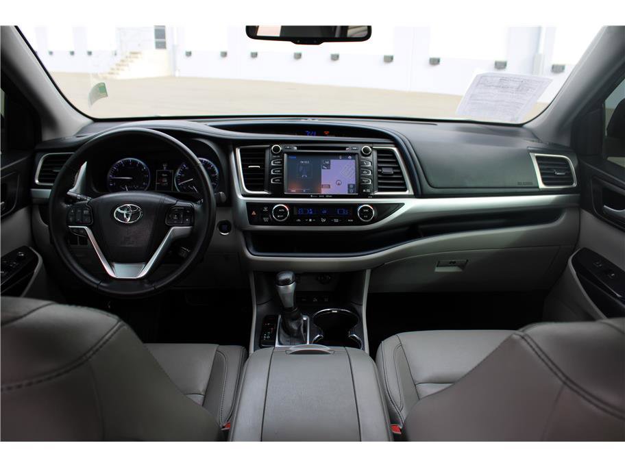 Used 2016 Toyota Highlander XLE image 10