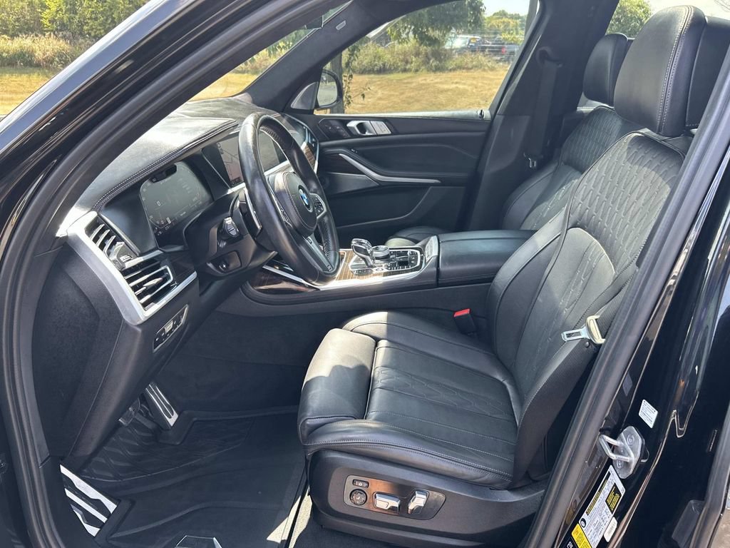 Used 2021 BMW X7 M50i AWD/4WD image 31