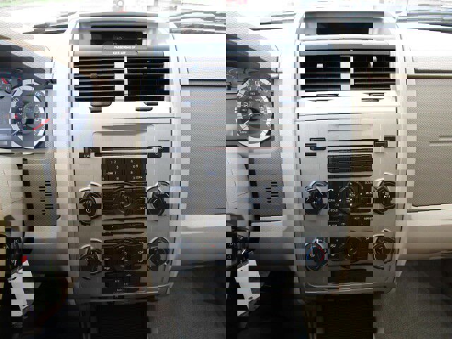 Used 2010 Ford Escape XLT image 18