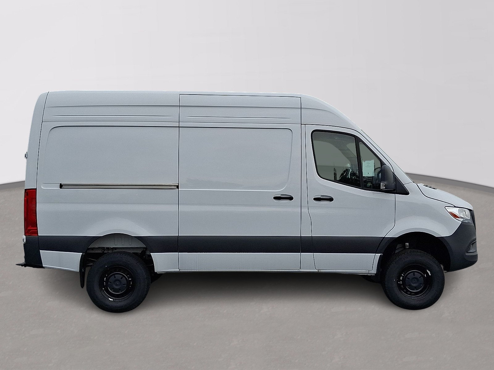 Used 2025 Mercedes-Benz Sprinter 2500 image 4